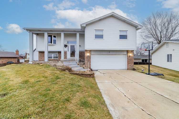 5 Lorraine Ave Woodridge, IL 60517
