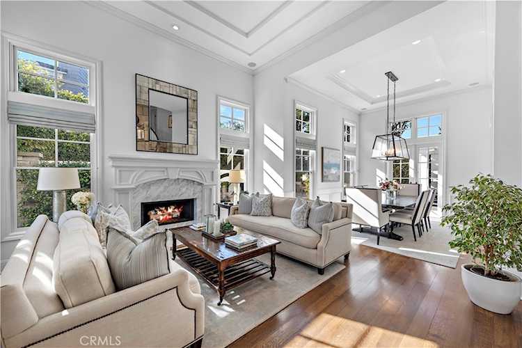 23 Jupiter Hills Dr Newport Beach, CA 92660