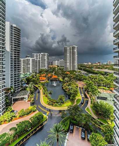 3600 Mystic Pointe Dr #1010 Aventura, FL 33180