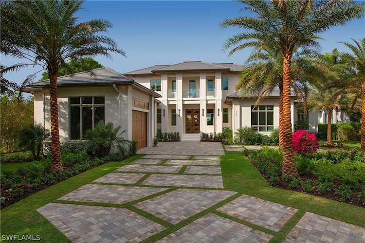 300 Mermaids Bight Naples, FL 34103