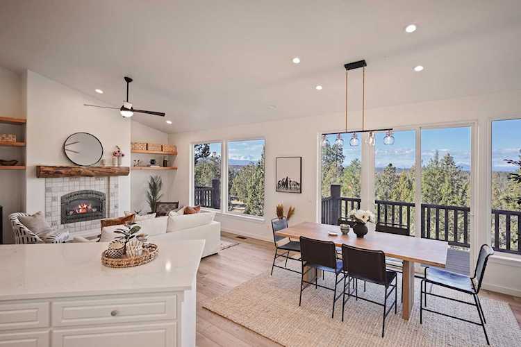 920 NW Glenbrooke Bend, OR 97703