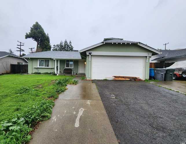 349 W Monte Vista Avenue in Vacaville, CA Photo 1