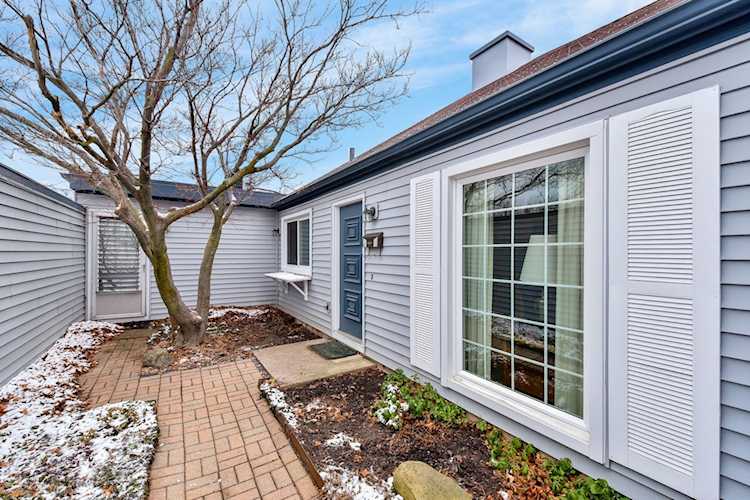 30 Garden Dr Montgomery, IL 60538