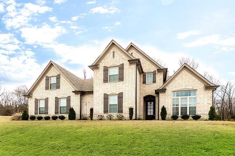 125 Laurel Glen Dr Oakland, TN 38060