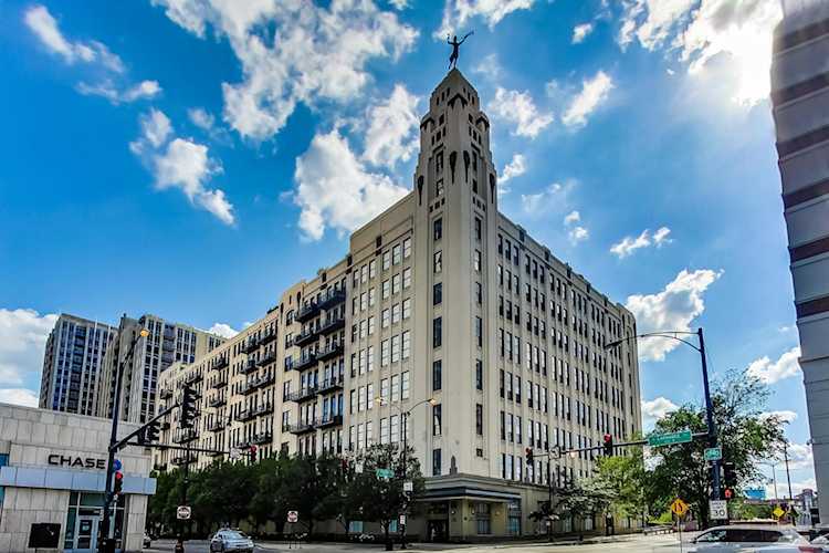 758 N Larrabee St #219 Chicago, IL 60654 | MLS 11693619 Photo 1