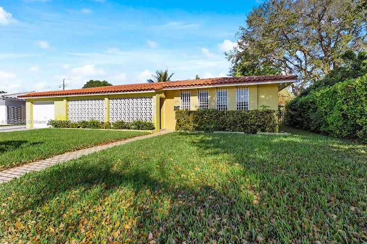 9115 SW 45th Ter Miami, FL 33165