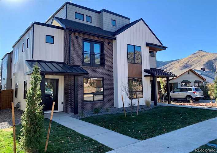 913 5th St Golden, CO 80403