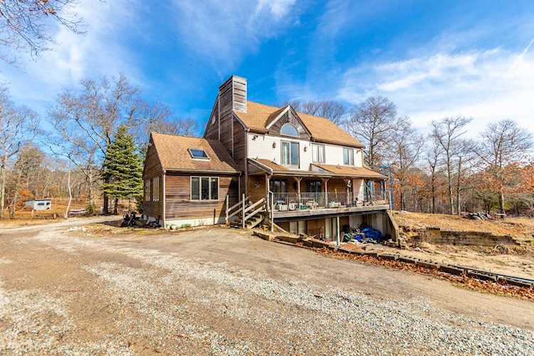 31 Quashnet Road Mashpee, MA 02649