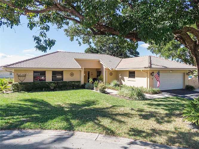 122 SW 101st Way Coral Springs, FL 33071