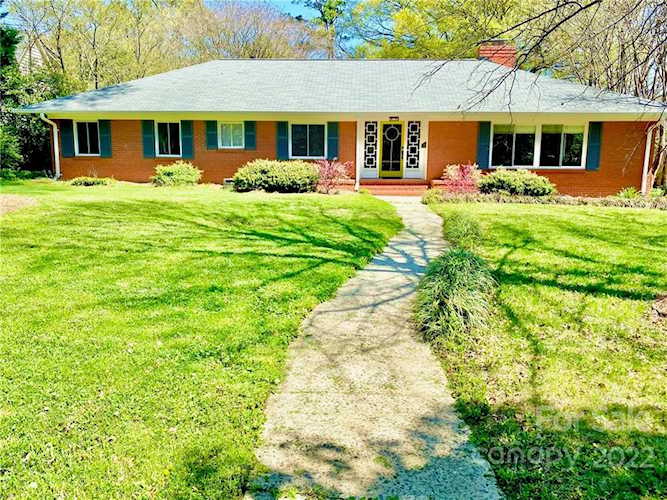 2861 Sharon Rd Charlotte, NC 28211