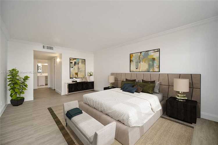 18151 NE 31st Ct #302 Aventura, FL 33160