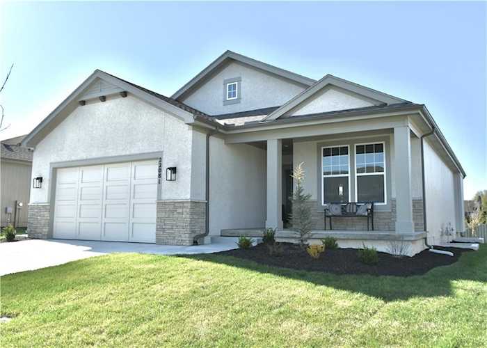 22081 W 97th St Lenexa, KS 66220