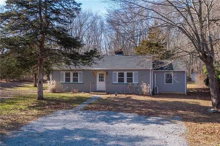 218 Nut Plains Road Guilford, CT 06437