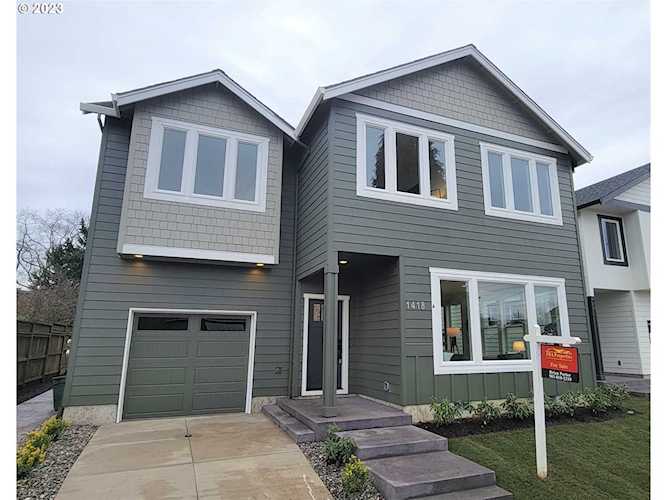 1418 NE Roselawn ST #1 Portland, OR 97211