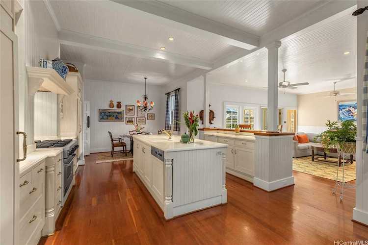 2376 Oahu Avenue Honolulu, HI 96822