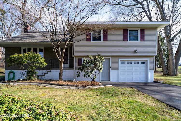 2 Old Valley Rd Niskayuna, NY 12309