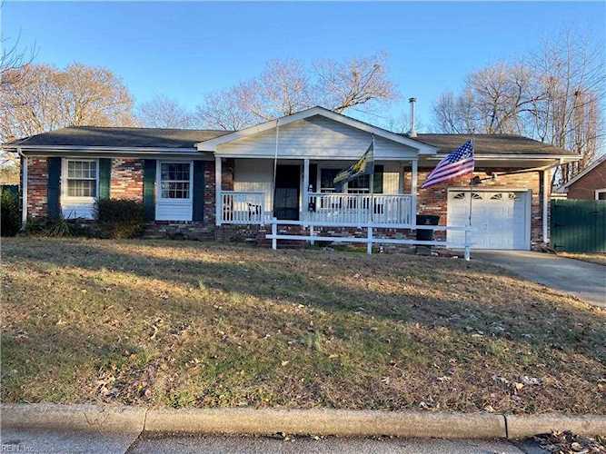 37 Sandra Dr Newport News, VA 23608
