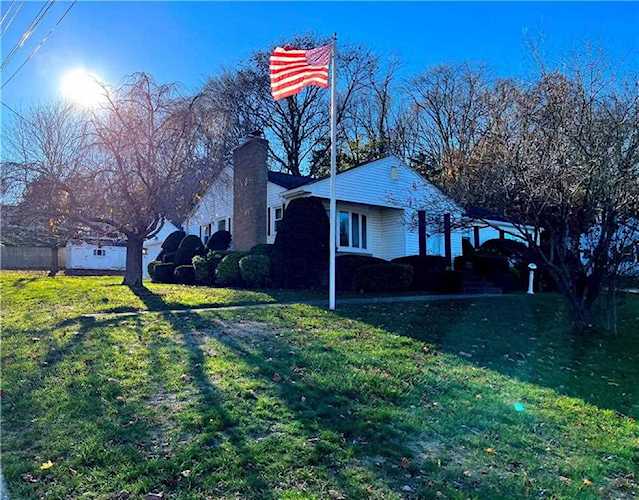 460 River Rd Lincoln, RI 02865