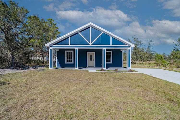 607 Edward St Frostproof, FL 33843