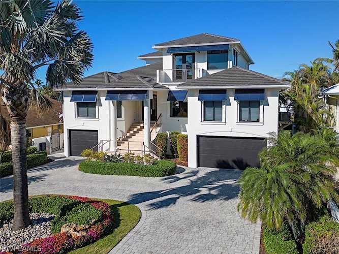 319 Lagoon Ave Naples, FL 34108