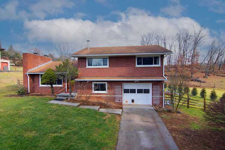 449 Alderson St Lewisburg, WV 24901