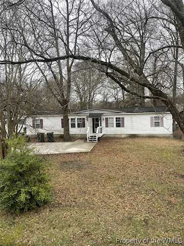 111 Kay Ln Yorktown, VA 23693