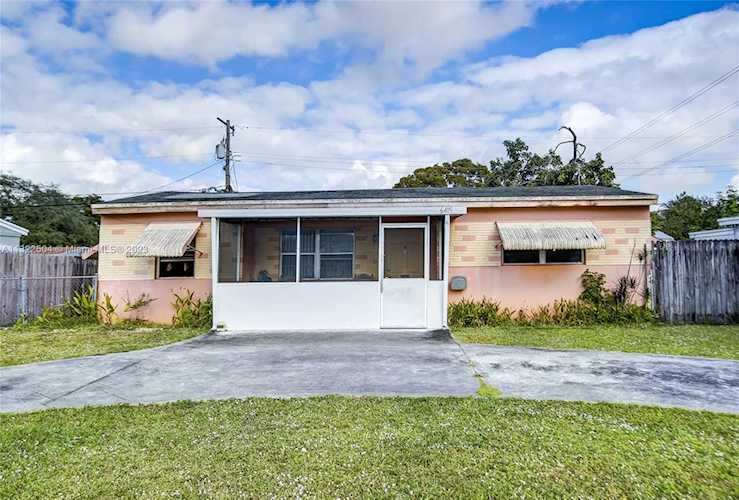 6405 Grant St Hollywood, FL 33024