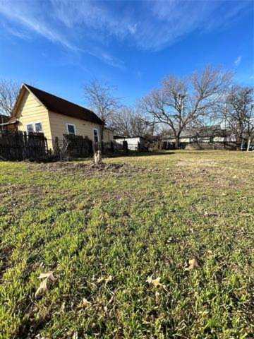 1515 E Peach Street Fort Worth, TX 76102