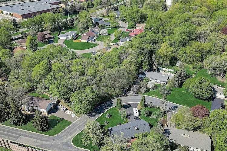 XXX E Wellington Crescent Burnsville, MN 55337