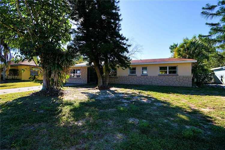 520 W Columbia St Lake Alfred, FL 33850