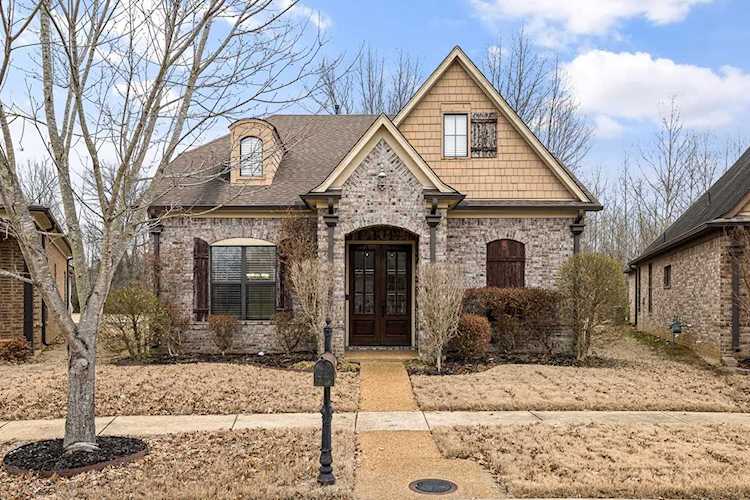 1956 S Bend Dr Cordova, TN 38016