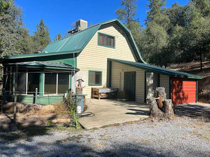 15101 Summer Shade Ln Redding, CA 96003