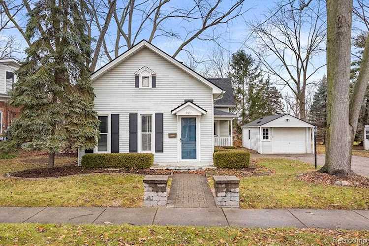 7351 Greeley Utica, MI 48317