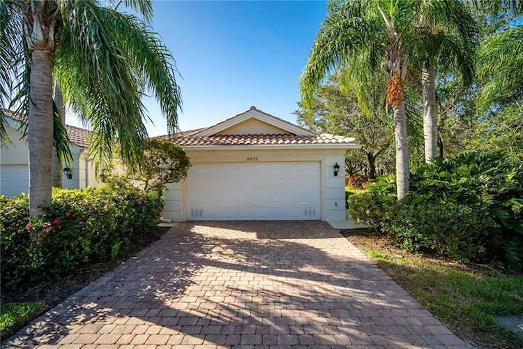 8825 Etera Dr Sarasota, FL 34238