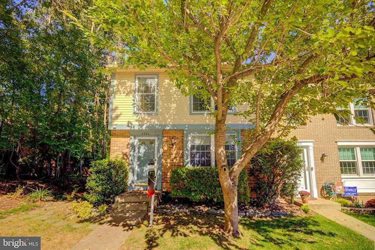 2301 Middle Creek Ln Reston, VA 20191
