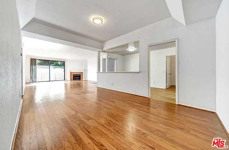 11910 Weddington St #204 Valley Village, CA 91607