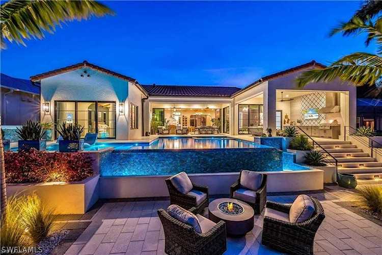 5661 Riverside Dr Cape Coral, FL 33904