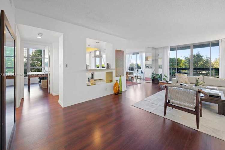3530 Mystic Pointe Dr #306 Aventura, FL 33180