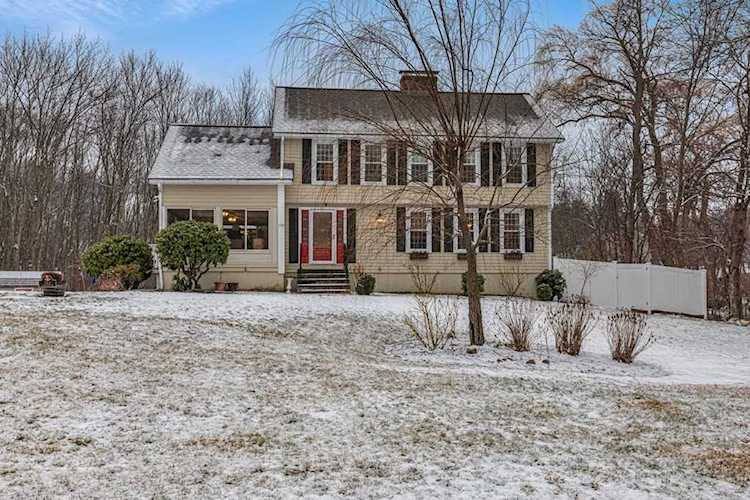 152 Chestnut St Wilmington, MA 01887