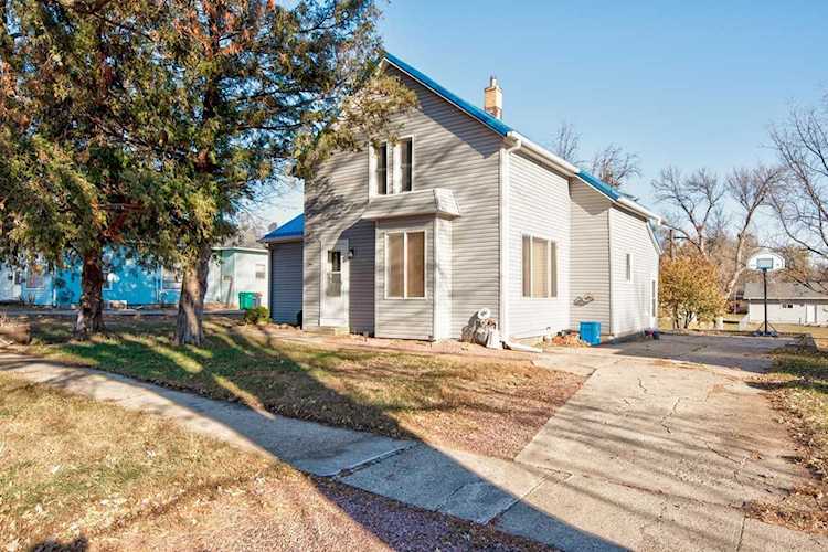17 E Avenue B Lake Park, IA 51347
