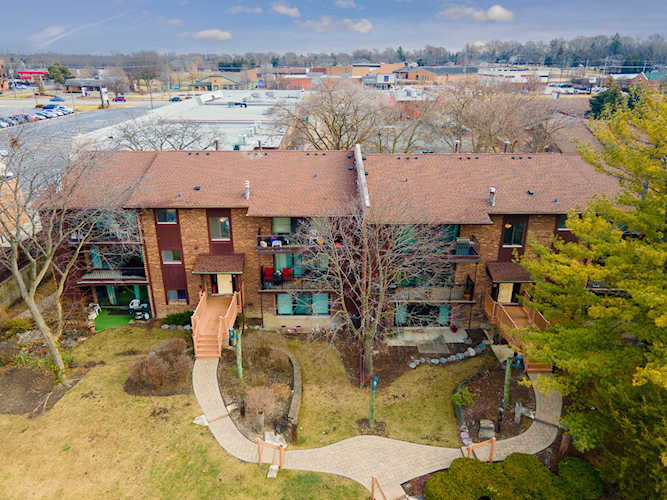 1313 Cass Ln #101 Westmont, IL 60559