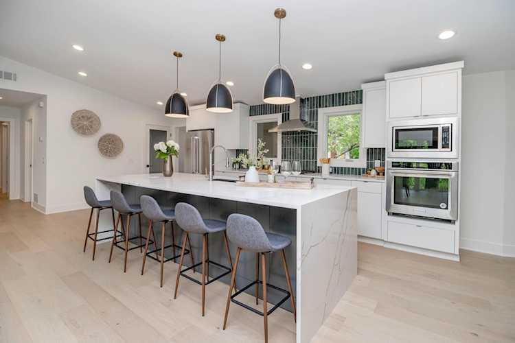 3932 Auburn Drive Minnetonka, MN 55305