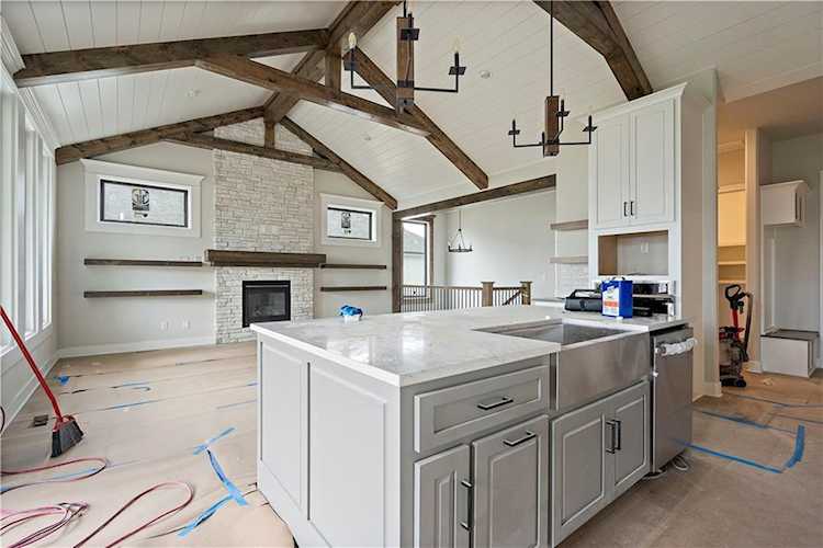 2221 NW Killarney Ln Lee's Summit, MO 64081