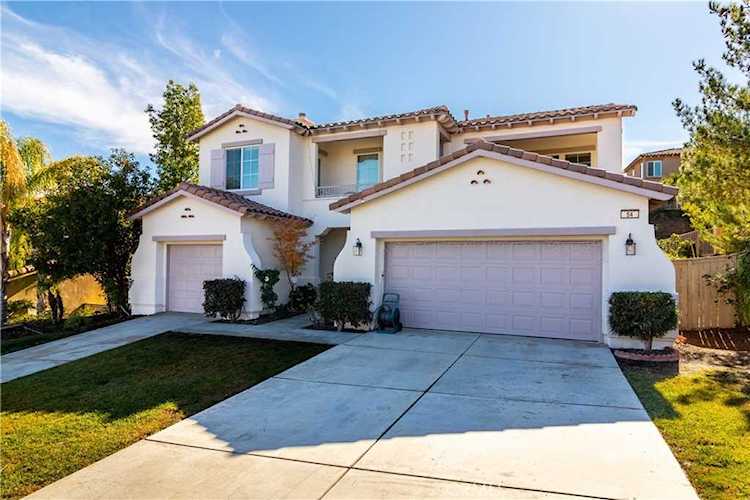 54 Via De La Valle Lake Elsinore, CA 92532