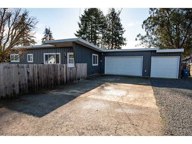 433 W 17th ST Coquille, OR 97423