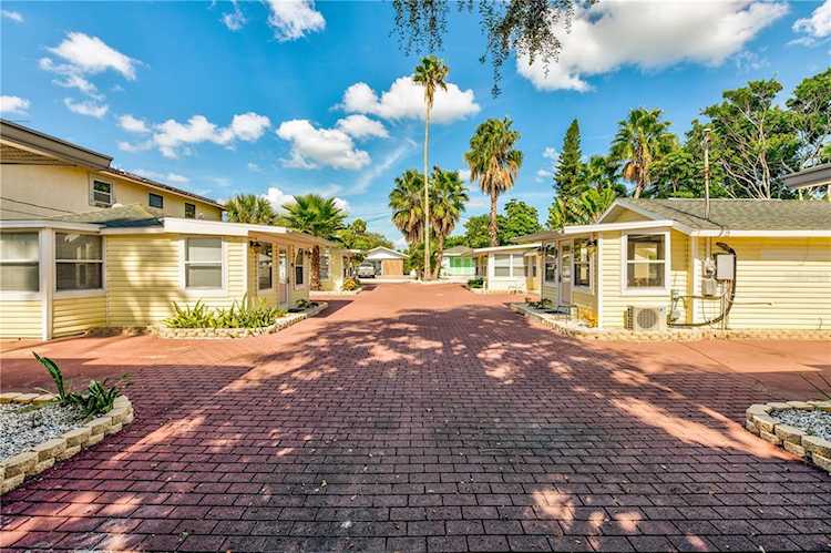 13312 1st St E Madeira Beach, FL 33708