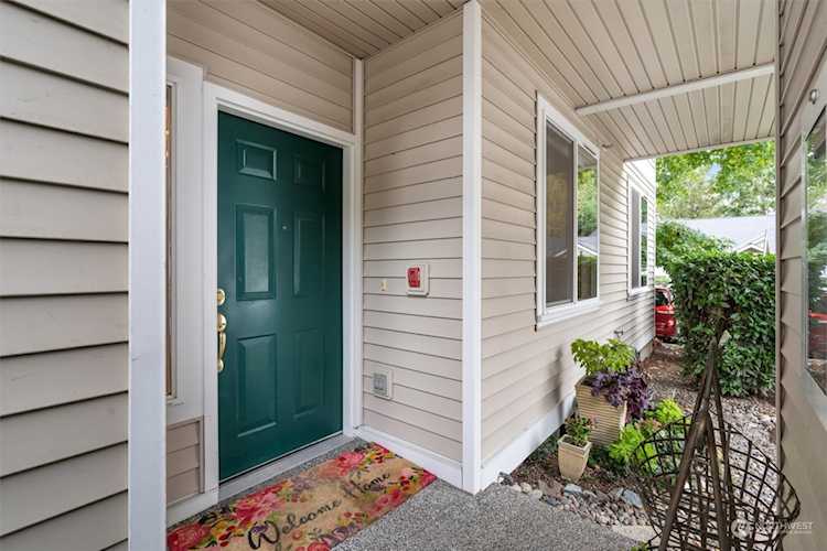 17827 80th Ave NE #C102 Kenmore, WA 98028 | MLS® 2028134 Photo 1