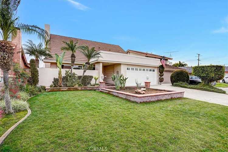 5042 Andrew Dr La Palma, CA 90623