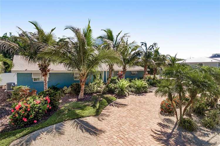 6201 Holmes Blvd Holmes Beach, FL 34217