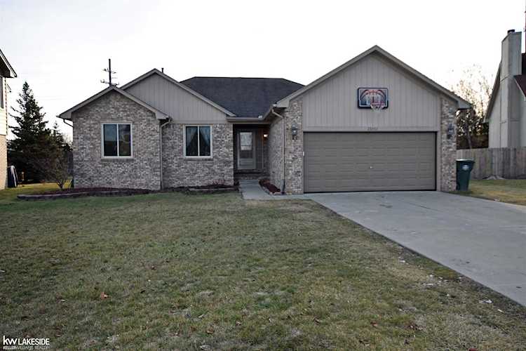 28460 Wales Dr Chesterfield, MI 48047